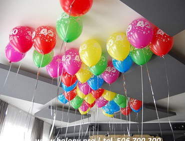 Balony z helem pod sufitem - Dzierżoniów