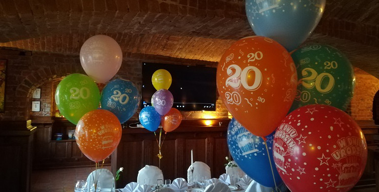 Balony z helem na 20-te urodziny - Pałac Bielawa